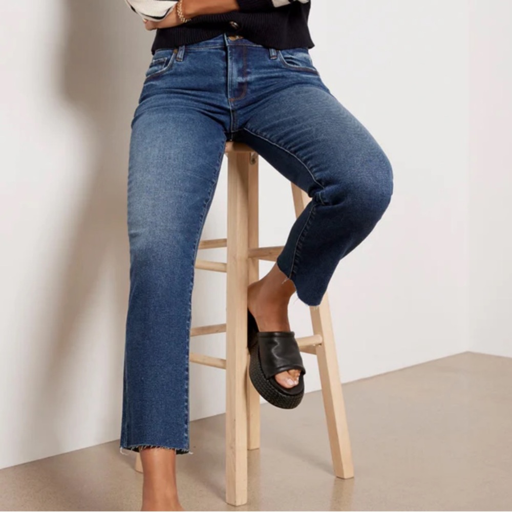 Evereve Straight Leg Jeans in Medium Wash Blue
